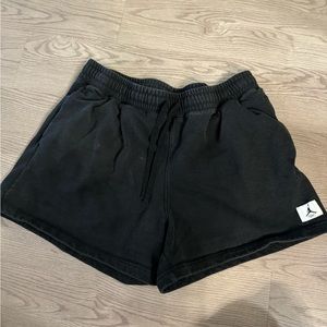 Jordan Women’s Essential Fleece Shorts Loose Edition